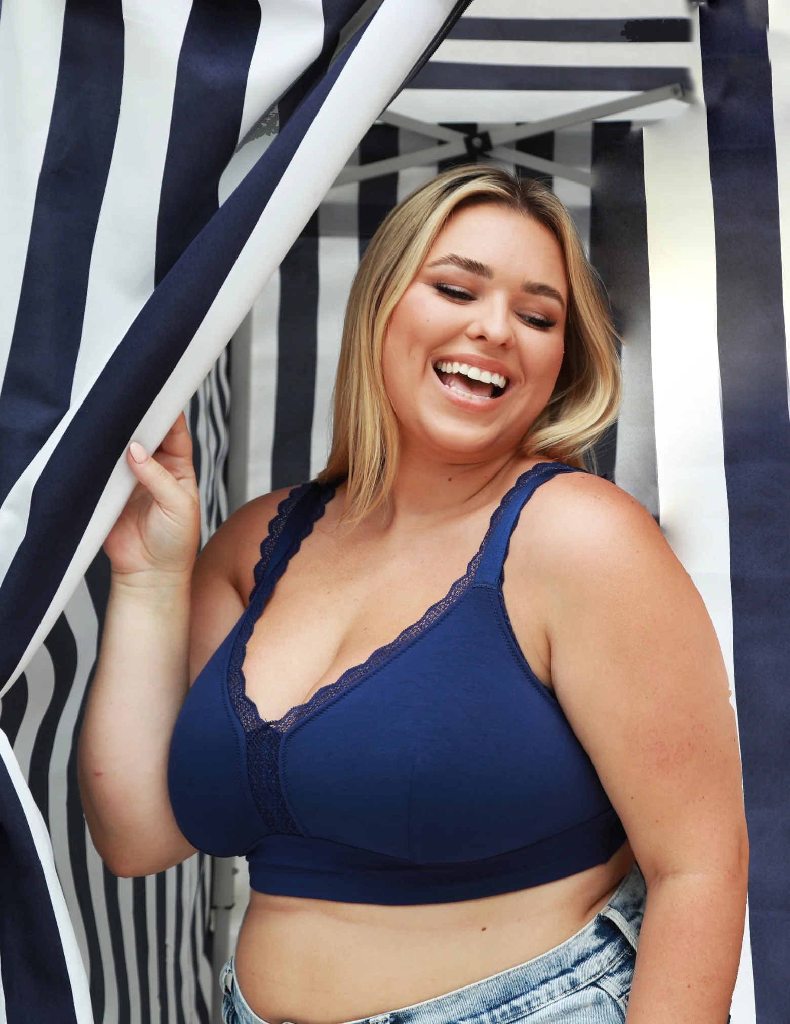 Dalis Wireless Seamed Bralette - Image 7