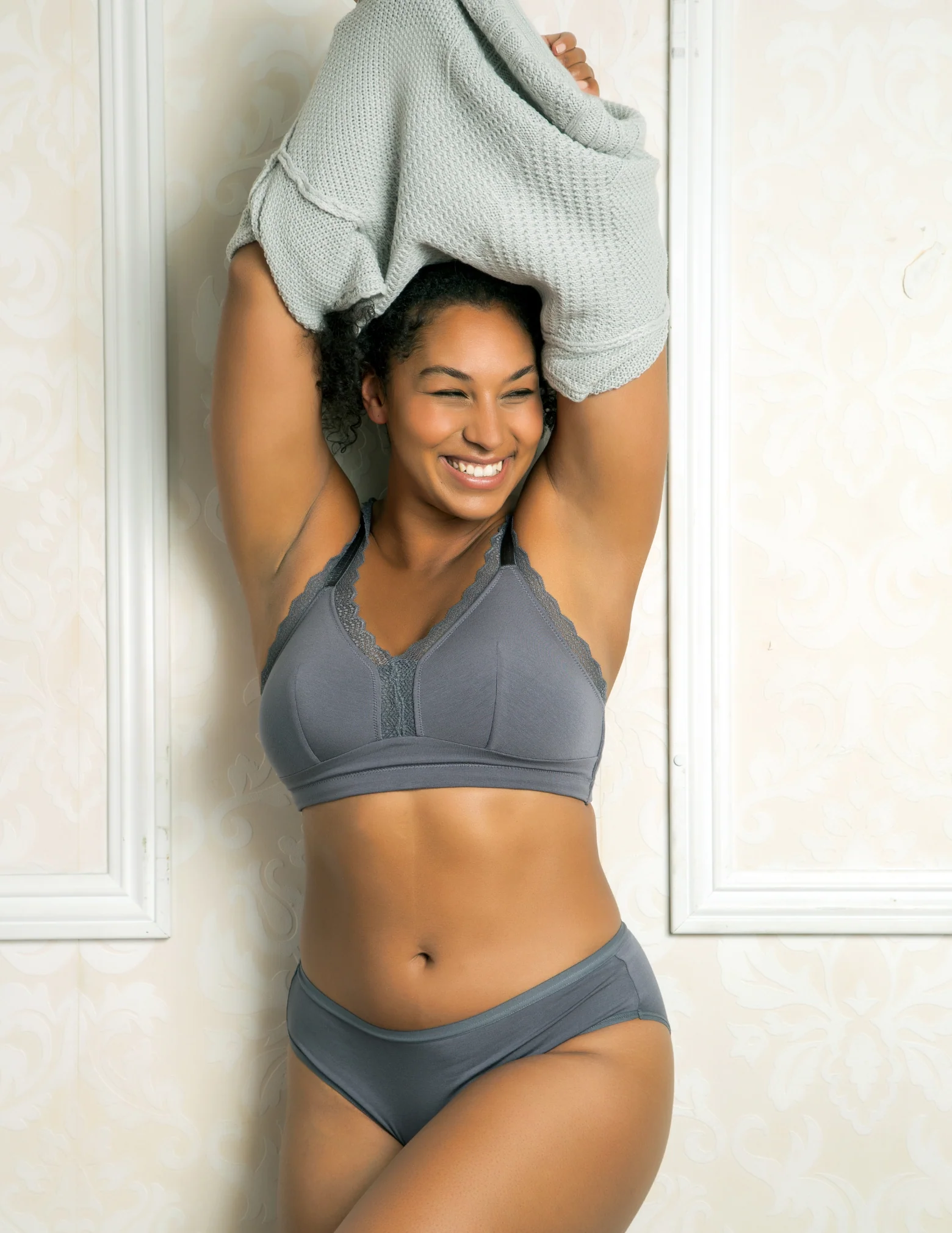 Dalis Wireless Seamed Bralette - Image 7
